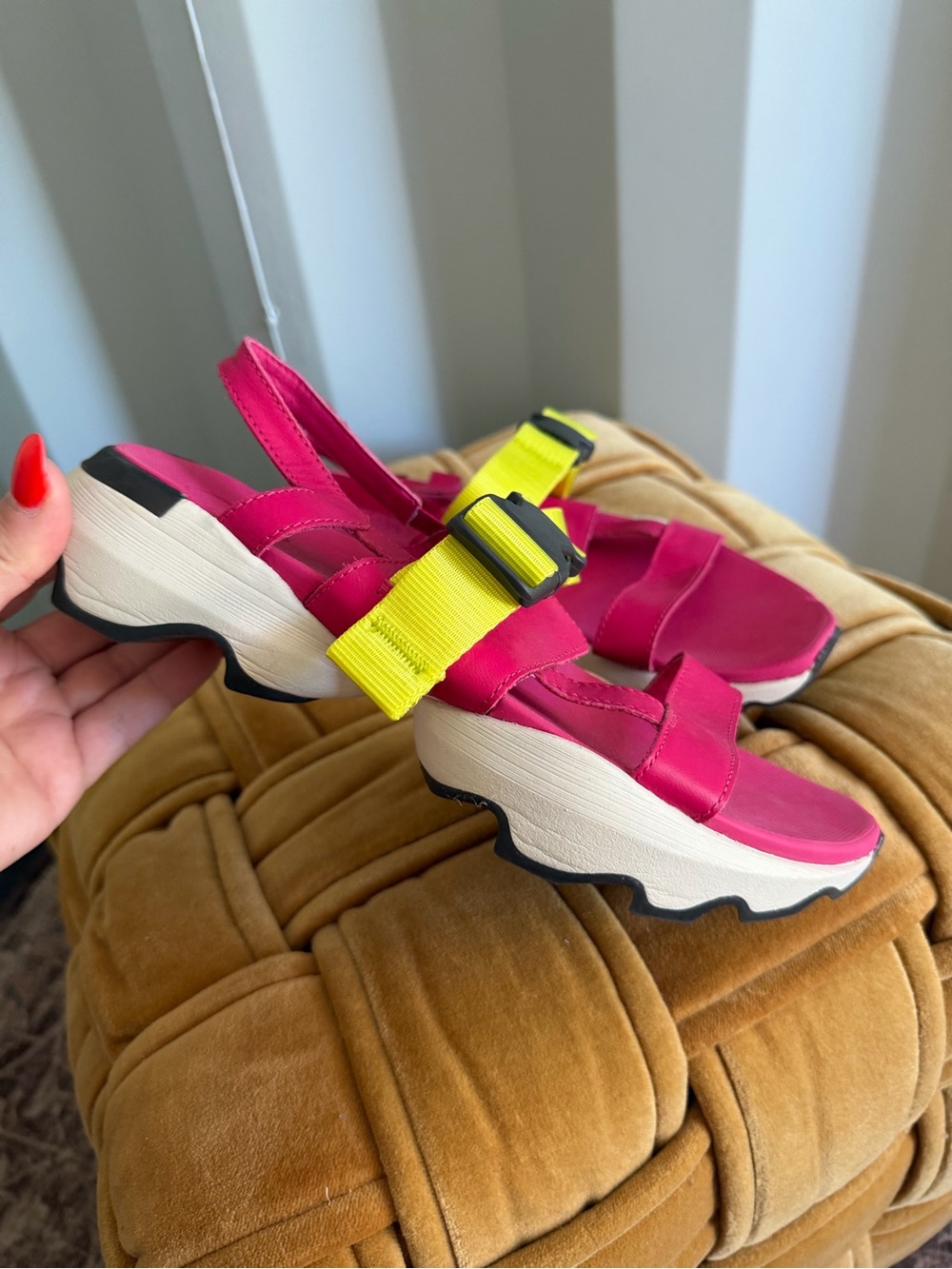 SOREL Kinetic Impact Y Strap Sandals Hot Pink Neon Yellow Women’s 8